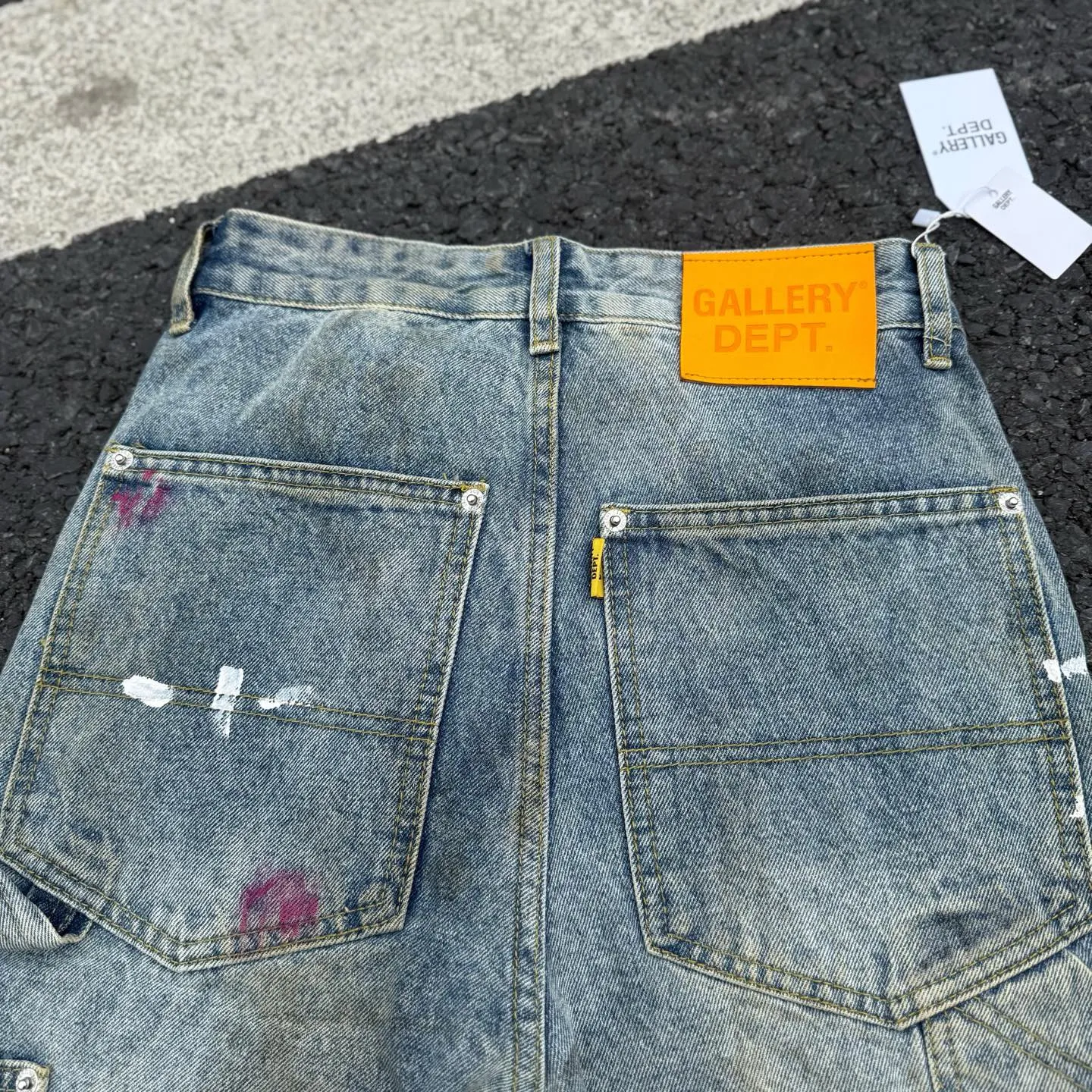 #8179 P260💰 GALLERY DEPT. Vintage splash-ink hole-cut logging, spray-dirty mud-dyed loose washed jeans - truly restore the ultimate texture of Vintage - original hardware accessories washed and other elevators, QR code analysis are all purchased from the original factory, high degree of restoration, you are welcome to compare with a certain product ~ - Three-dimensional version Loose and comfortable, not picky about the figure, tall and slim, factory Seiko, original quality control, same style for men and women, can be matched with couples, versatile recommendation Essential jeans for all seasons - sizes: 28 30 32 34 36